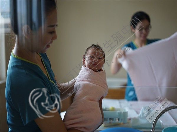 介绍试管婴儿双胞胎和试管婴儿前妇女生育能力的保护。